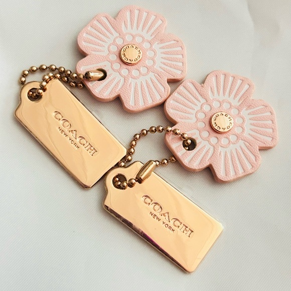 NWOT Coach Tea Rose and Rose Gold Tag Keychain/ Bag Charm - Picture 10 of 12